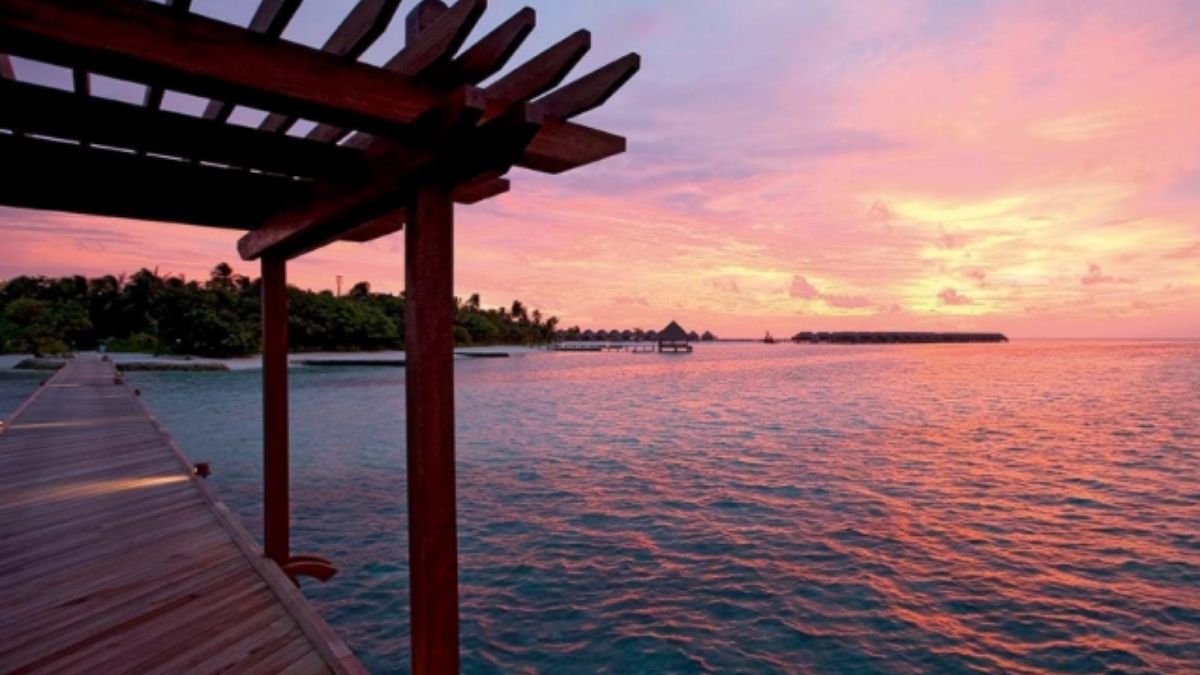 Maldives Constance Moofushi Sunset (1)