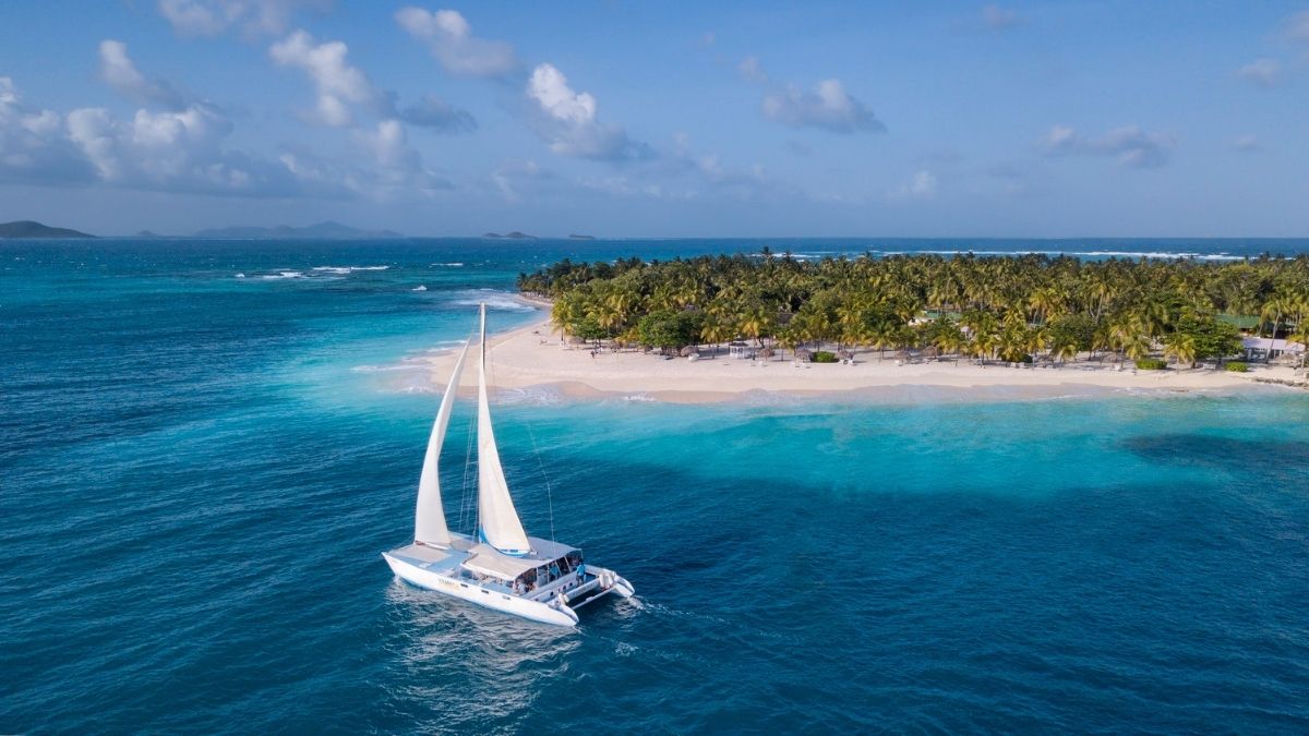 Sailing Palm Island Grenadines