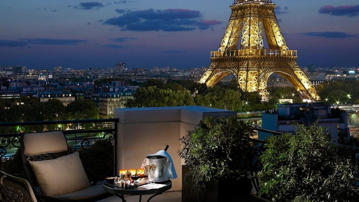 Shangri La Paris France spring city