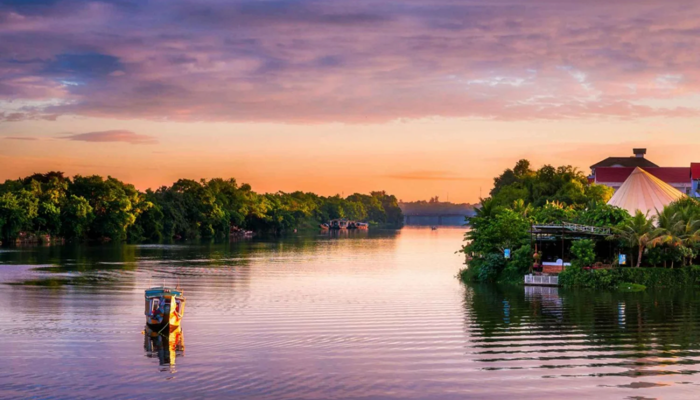Drift along Vietnam’s Perfume River